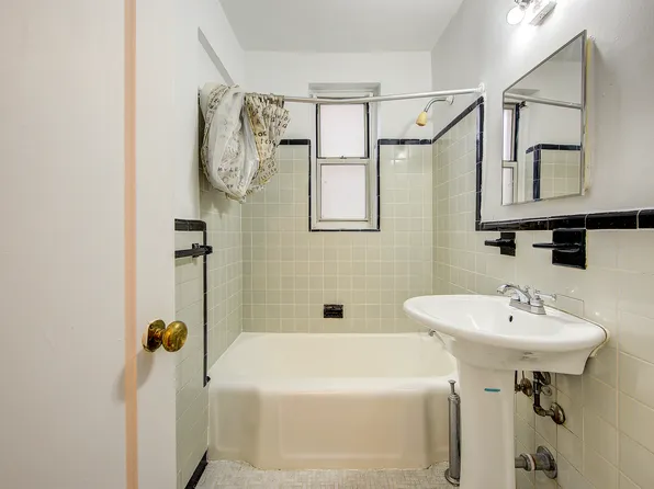 67-12 Yellowstone Boulevard image 24 of 31