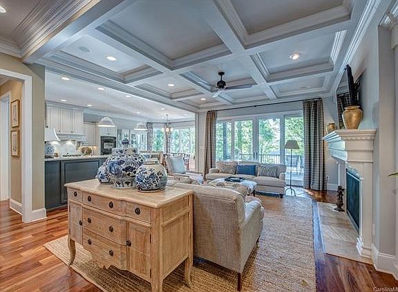 5th image of 3237 Lake Pointe Dr