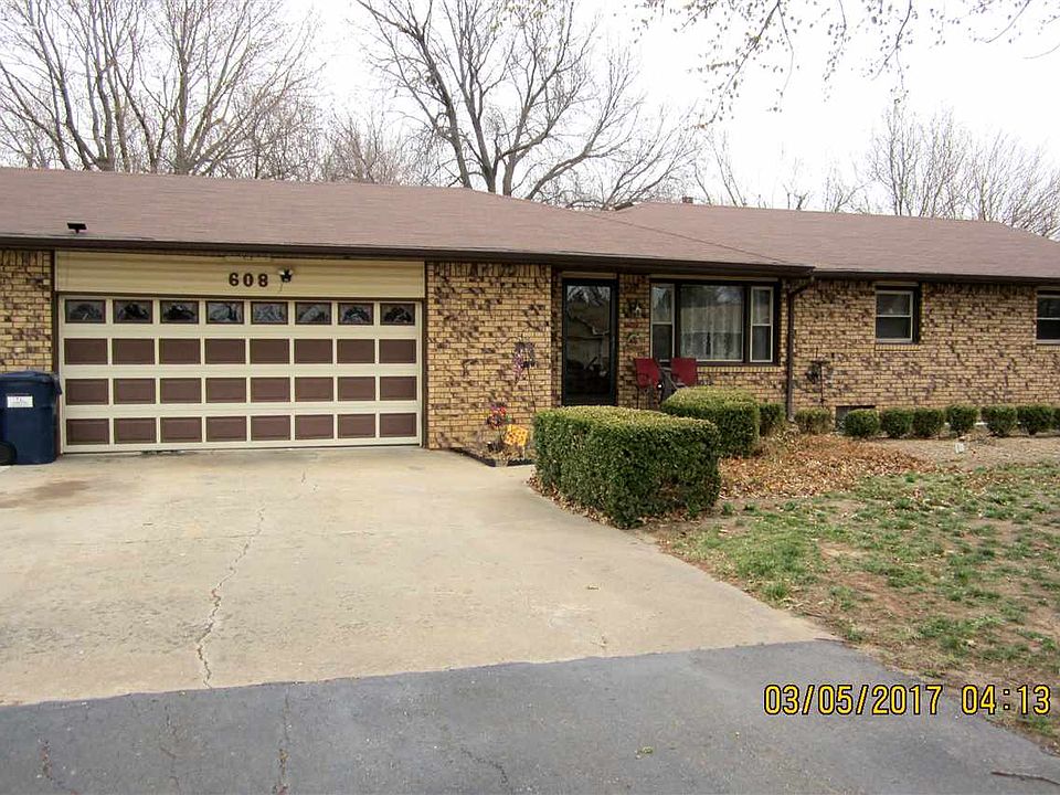 1st image of 608 N Iowa St