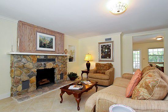3rd image of 409 SE Atlantic Dr