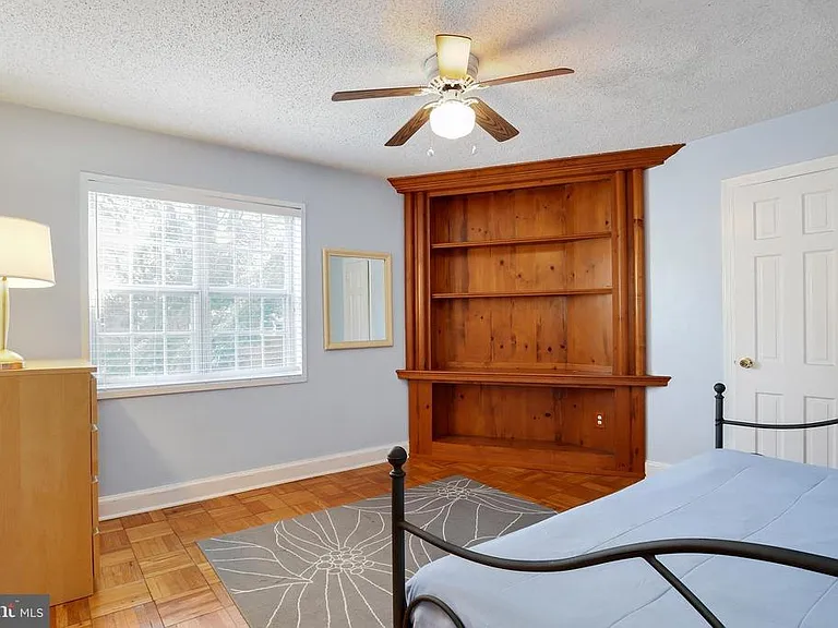 1612 W Abingdon Dr — Photo 12