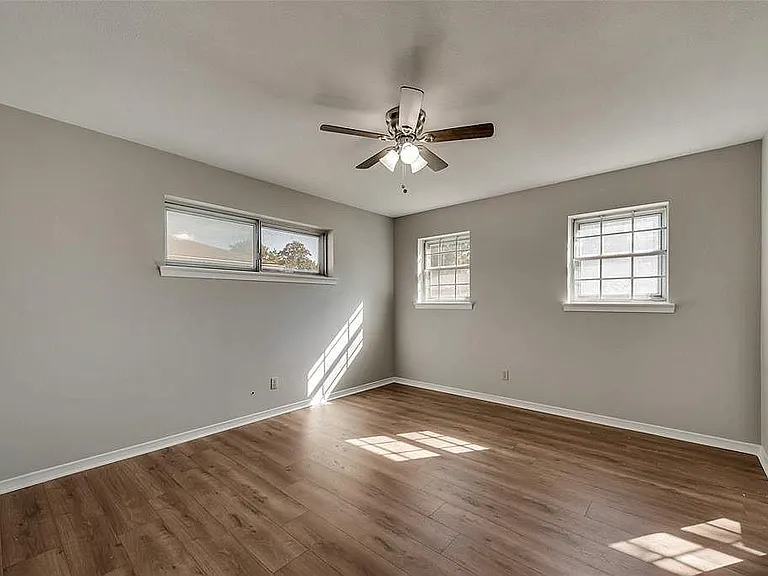 8423 Cadenza Ln — Photo 13