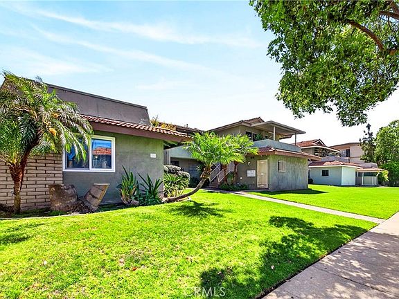 2nd image of 1918 E Del Mar Ave