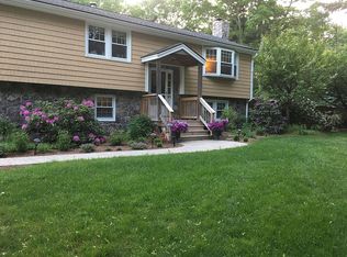 61 Crimson Rd, Billerica, MA 01821