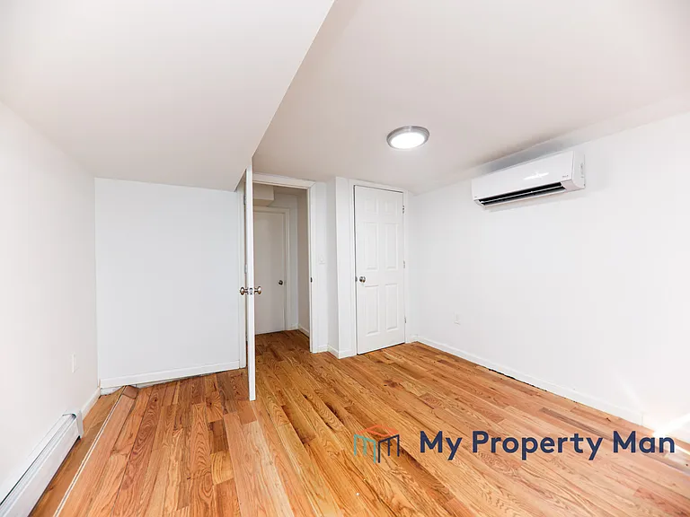 1092 Madison St #1 — Photo 7