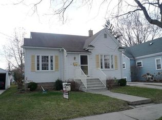 1053 Division St, Green Bay, WI 54303