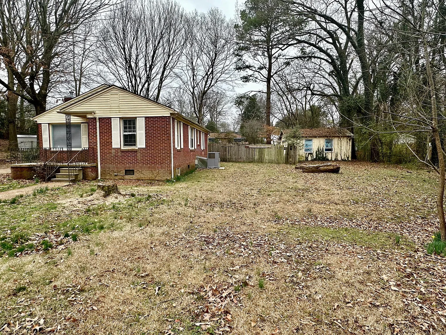 3 bed, 988 sqft, $1,250 — Photo 2