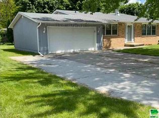 1105 Kelvin Rd, Storm Lake, IA 50588