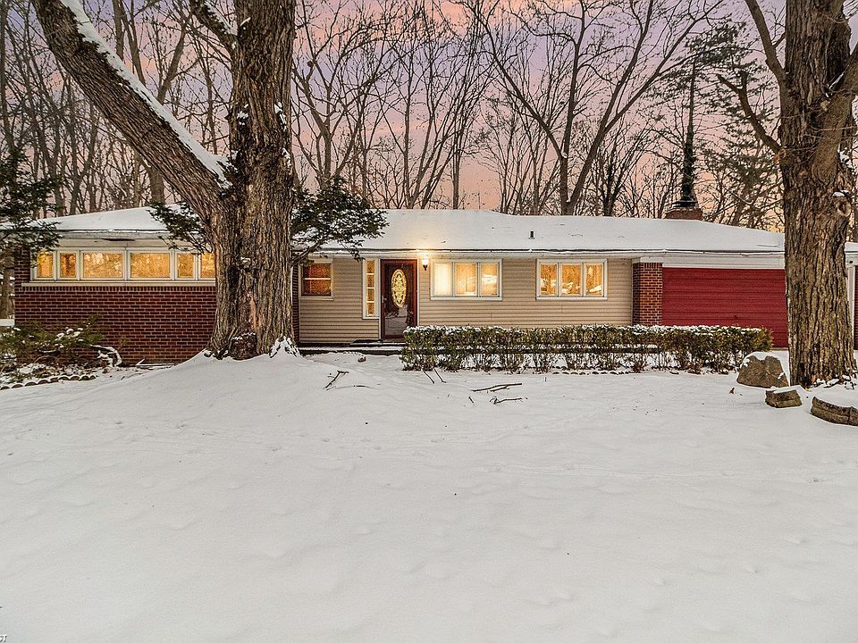 1st image of 23600 Oak Glen Dr