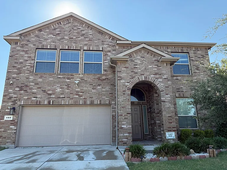 480 Spring Dr — Photo 1