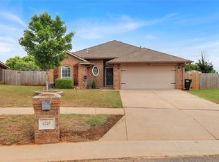 4248 Manhattan Dr, Moore, OK 73160