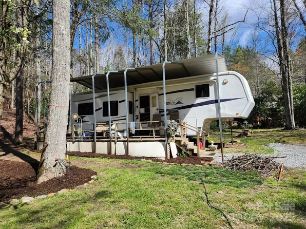 80 S Jarvis Dr, Hendersonville, NC 28792