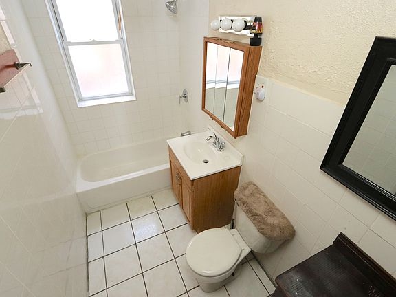 4th image of 1111 N Leclaire Ave #1