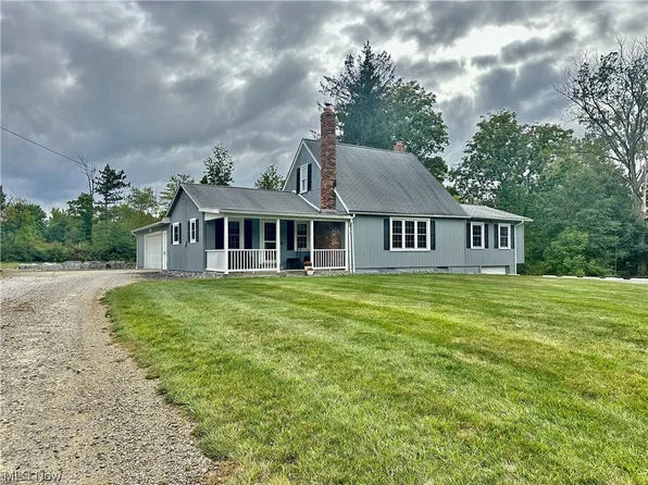 8465 Whiting Dr, Chesterland, OH 44026