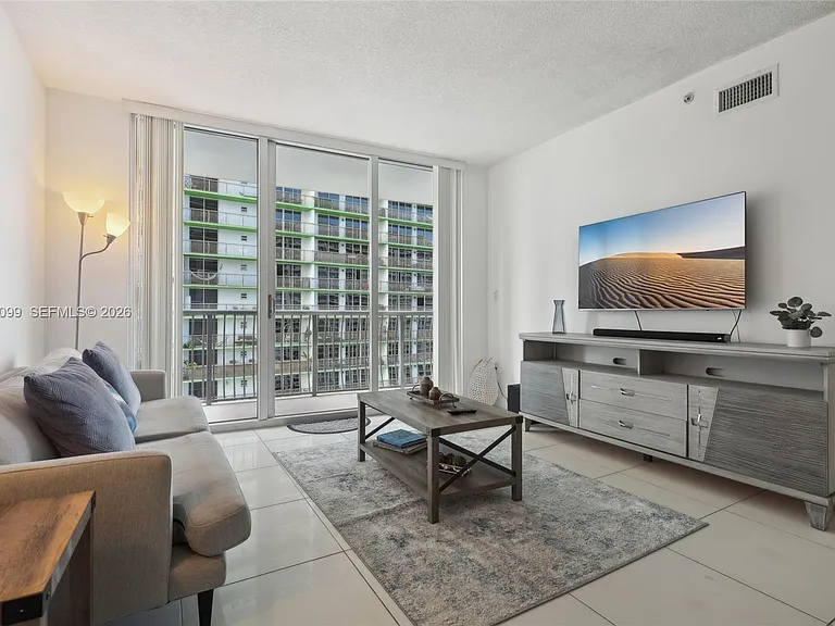 1750 N Bayshore Dr #2805 — Photo 5