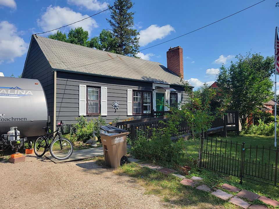 1st image of 651 2nd St SE