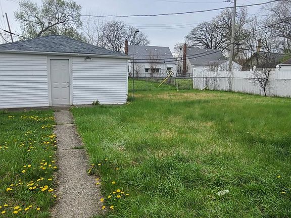 3rd image of 7836 Grandmont Ave