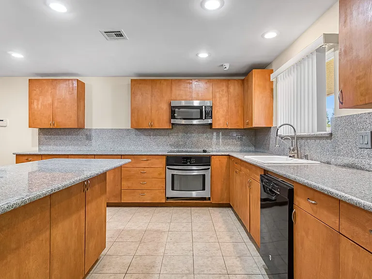 5170 E Huntington Ave — Photo 18