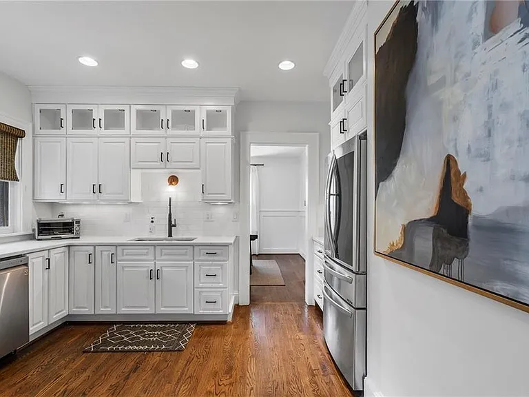 663 Yorkshire Rd NE — Photo 26