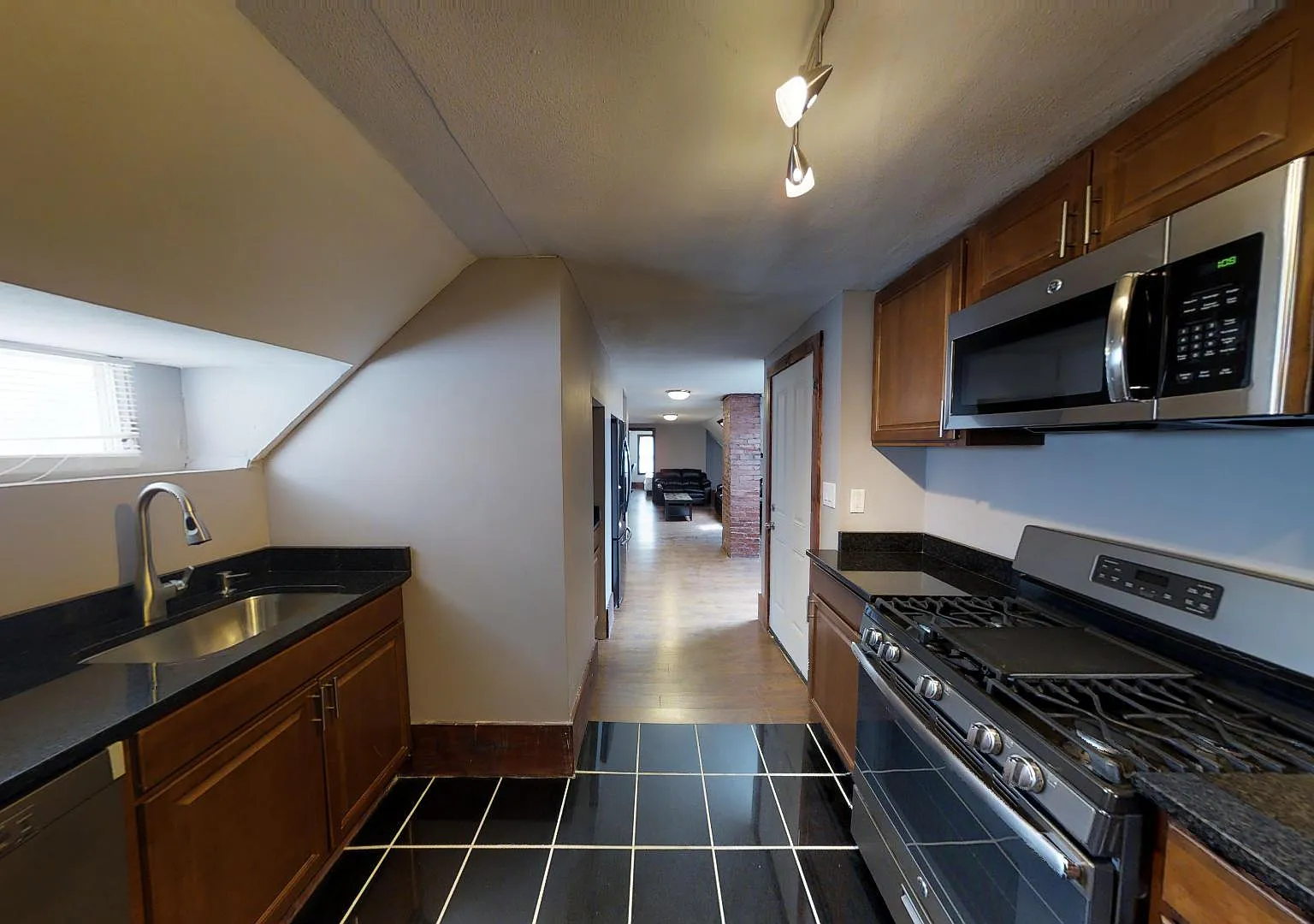 3 bed, $2,475 — Photo 3