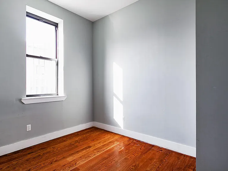1503 Gates Ave #2F — Photo 9