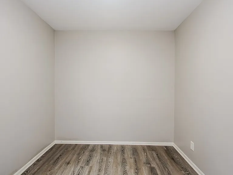 451929_026_bedroom_13274178.jpg