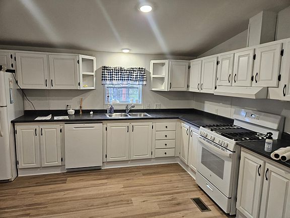 5th image of 272 N Guilford Road