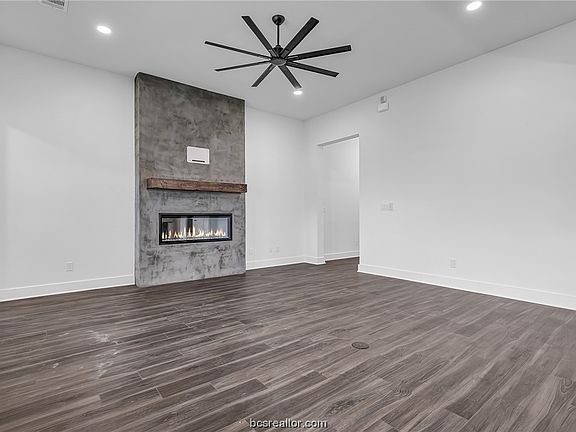4th image of 3012 Teller Dr