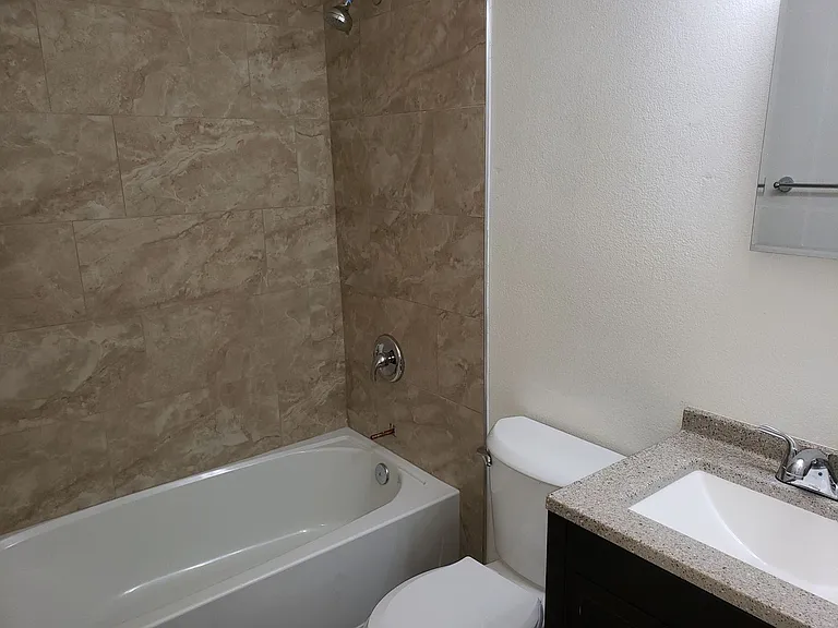 2122 S Maple Ave #A-B — Photo 8
