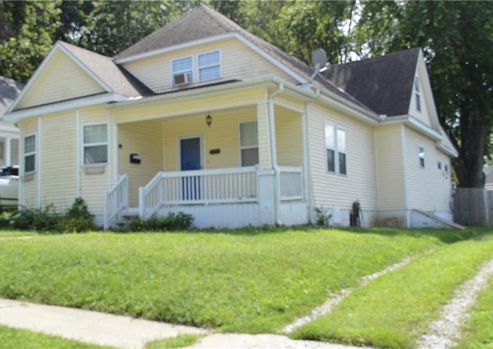 Front view showing it is a sizable home.