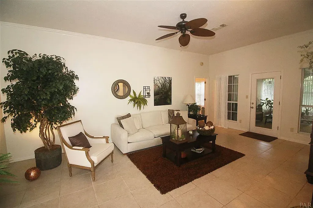 3 bed, 1757 sqft, $2,200 — Photo 4