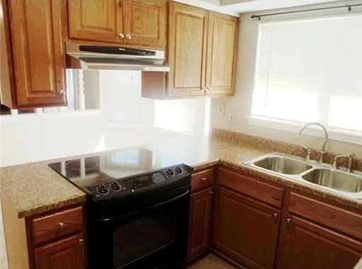 3 bed, 2.0 bath, 1476 sqft, $1,700 — Photo 3