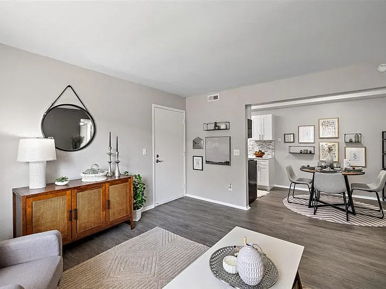 Residences at Grand Blanc Apartments - Grand Blanc, MI — Photo 7