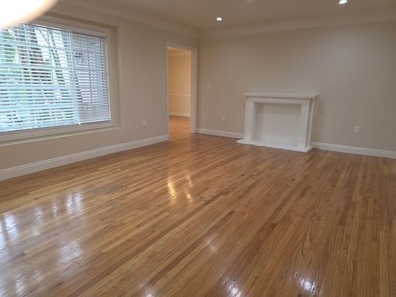 2nd image of 1415 S Beverly Glen Blvd #1419