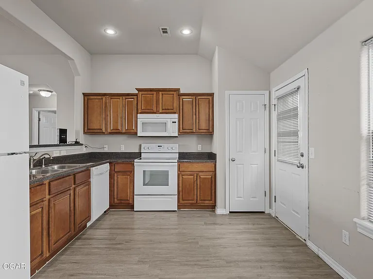 2044 Mississippi Ave — Photo 10