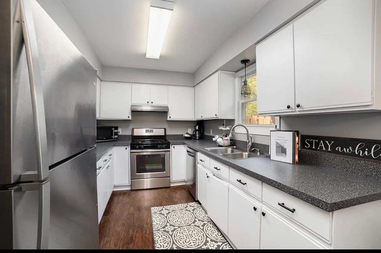 7720 Mielke Rd — Photo 3