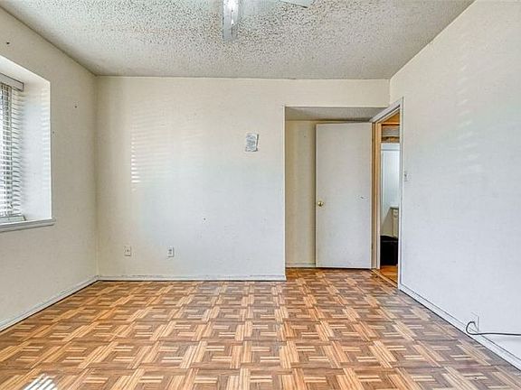 3rd image of 1811 E Lindsey St APT 3