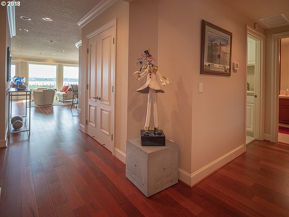 2nd image of 5615 SE Scenic Ln Unit 205