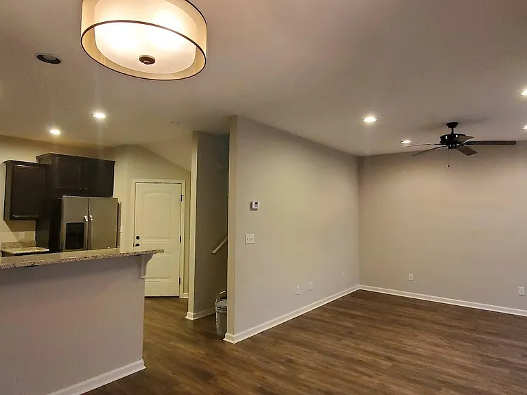 1020 Grand Teton Dr — Photo 2