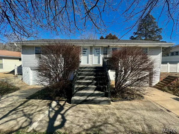 3338 Elm St, Saint Charles, MO 63301