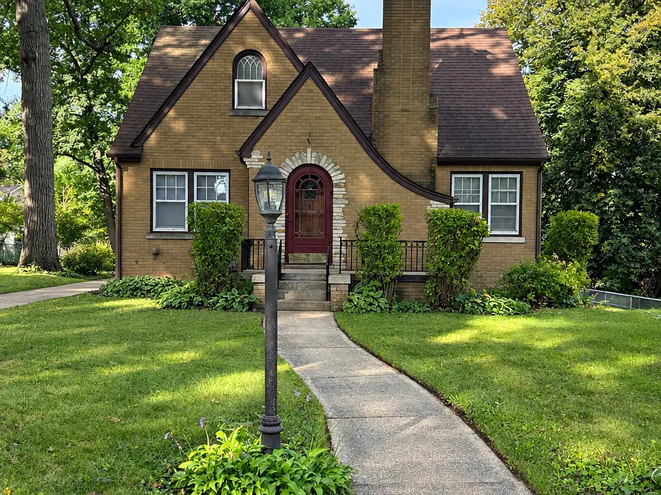 1611 Quentin Rd