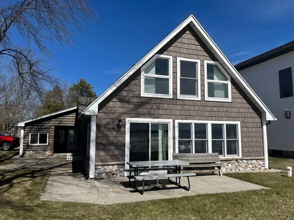 111 Cheyenne Dr, Houghton Lake, MI 48629