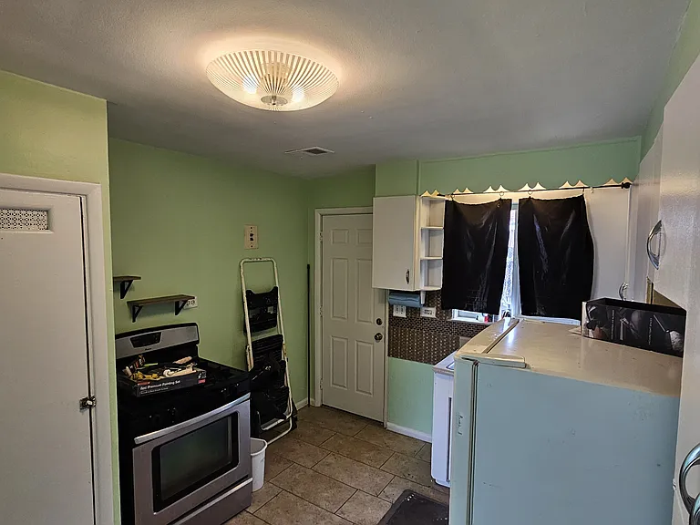 335 W Yale Ave — Photo 10