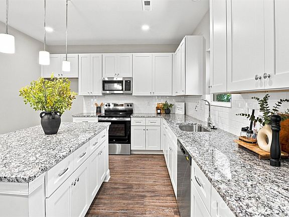 4th image of 1074 Mackey Ct