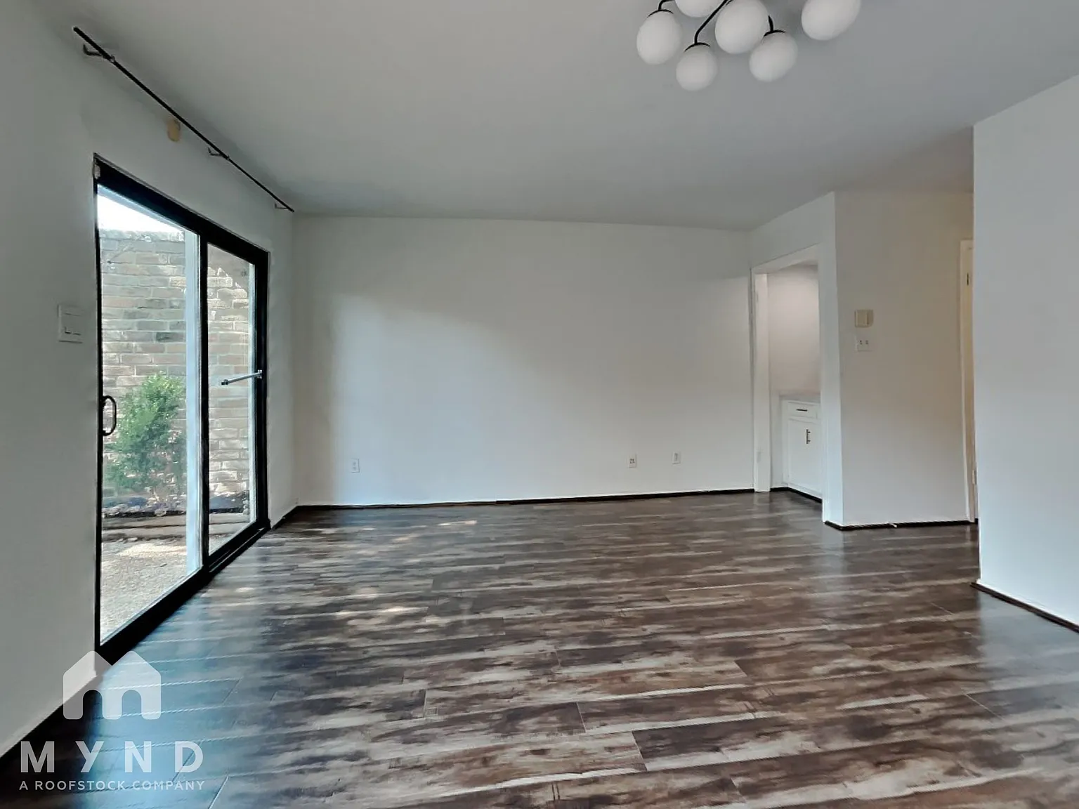 3 bed, 2.5 bath, 1728 sqft, $1,885 — Photo 3