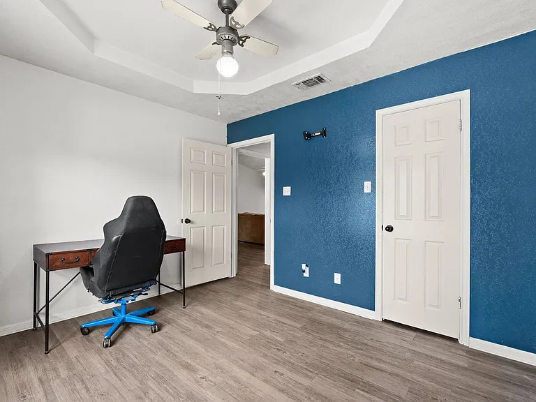 2210 Barry Dr — Photo 19
