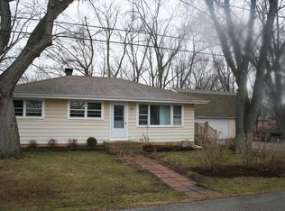 87 S Circle Ave, Pt Barrington, IL 60010