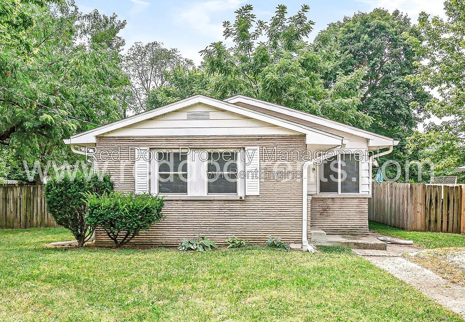 3 bed, 1.0 bath, 1200 sqft, $1,395 — Photo 2