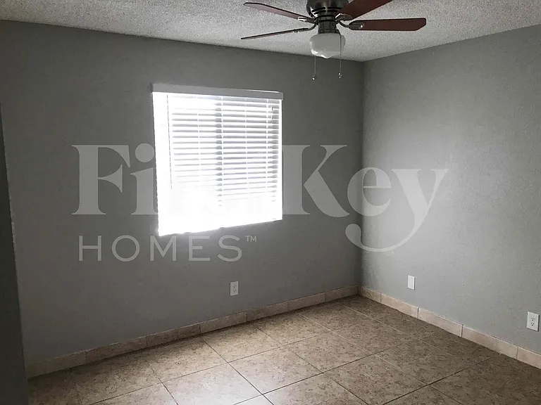 7629 W Flower St — Photo 11