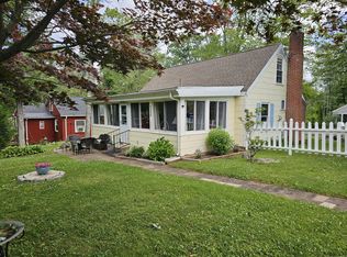 9 Hilltop Rd, New Hartford, CT 06057